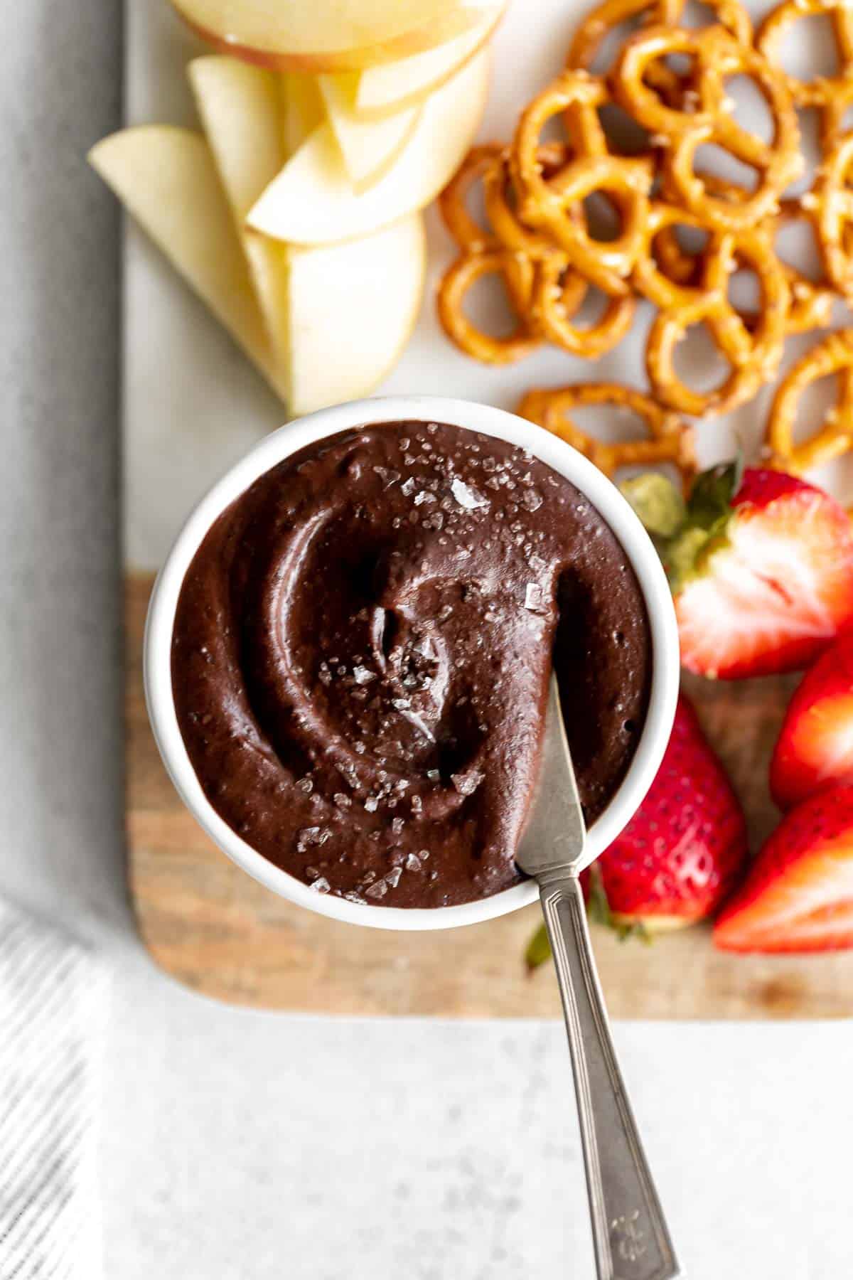 Healthy Brownie Batter Hummus: The Sweet Dessert Dip Everyone Loves